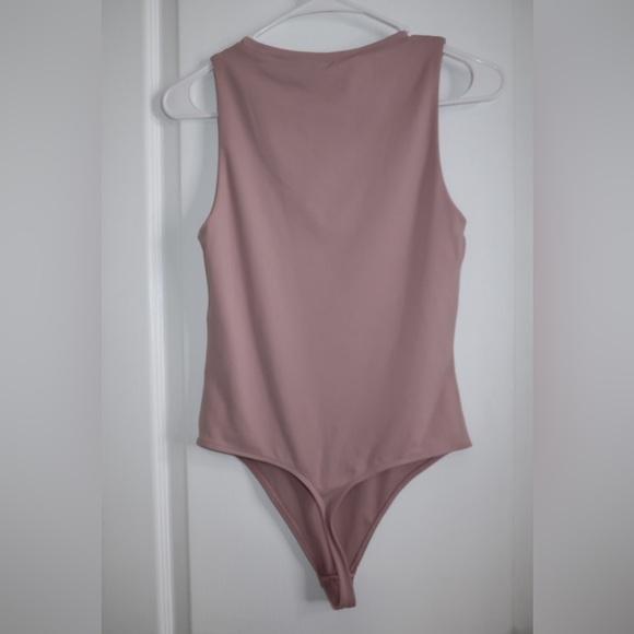 Aritzia’s Babaton Contour Muscle Bodysuit - Picture 3 of 4